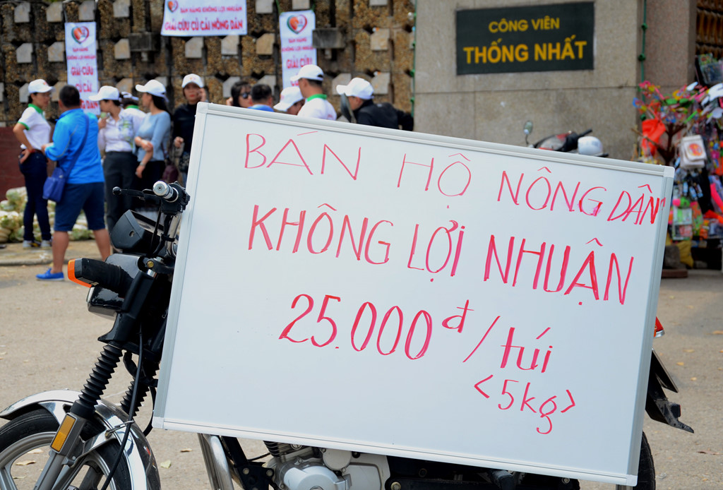 Giải cứu củ cải ở Hà Nội, 25.000 đồng một túi 5 kg